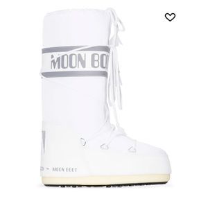 White moon boots